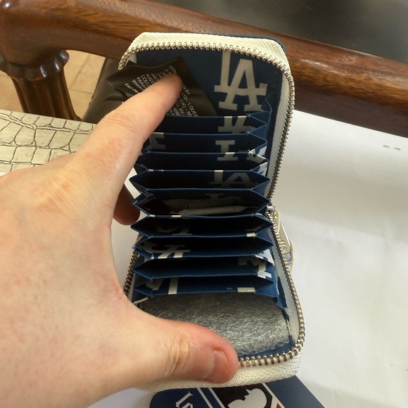 Loungefly MLB Los Angeles LA Dodgers Baseball Accordion Zip-Around Wallet - Picture 3 of 3